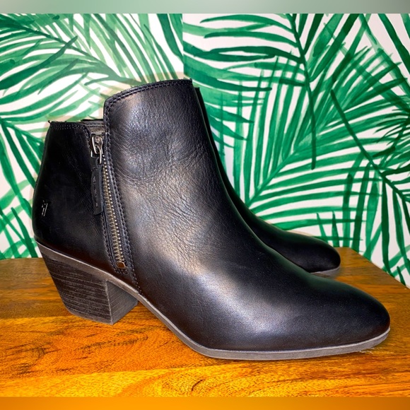 Frye Shoes - Frye Judith Black Leather Zip Ankle Boots. Women’s Size 9.5 M 3471738